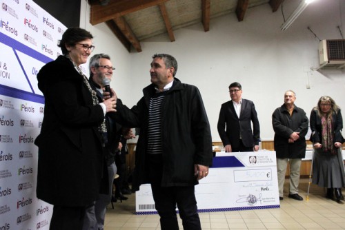 01- Remise cheque du Bain de Noel - c Mairie de Perols