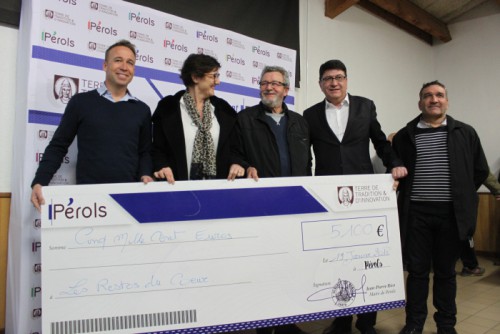 02- Remise cheque du Bain de Noel - c Mairie de Perols